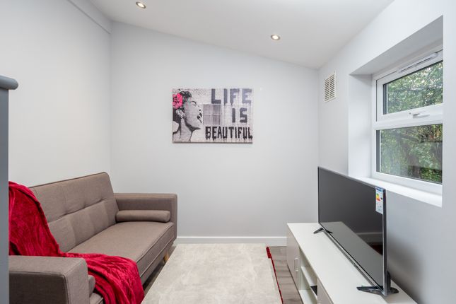 4B, 4 Ceadmon road, London photo 5