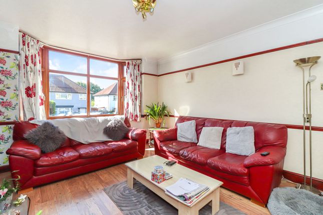 47 Blackwell Drive, Watford photo 2