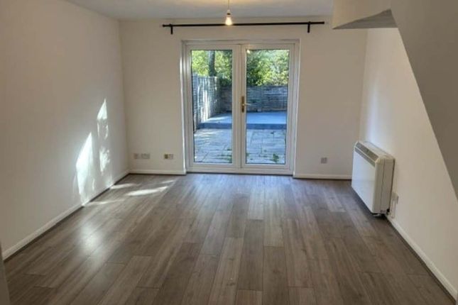 59, Littlebrook Avenue, Slough photo 3