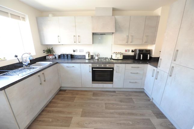 51, Quarry Bank Road, Bradford photo 3