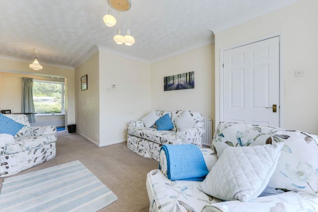 30, Kellett Crescent, West Yorkshire photo 4