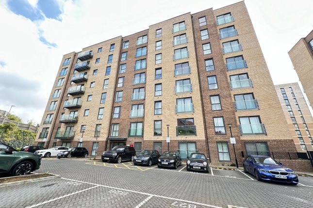 Flat to rent in Brooklands Court, Stirling Drive, Luton, Bedfordshire