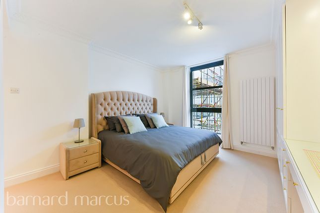 Flat to rent in Anhalt Road, London