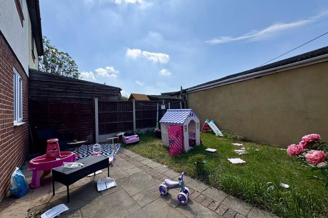 45, Holden Close, Dagenham photo 2
