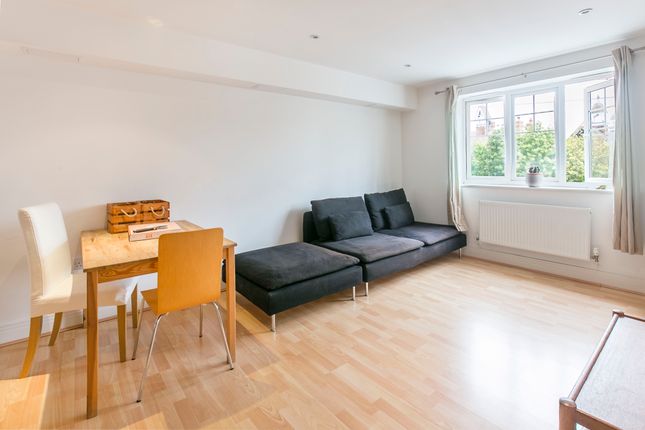 Thumbnail Flat for sale in Thorpe Road, Staines