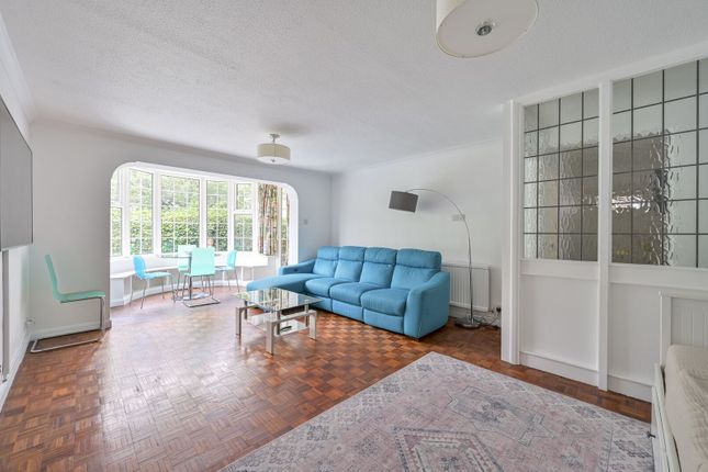 2-bed flat on Woodside, Wimbledon, £3,500/mo