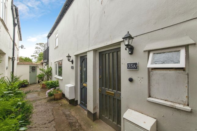 1-bed flat on 35a, Fore Street, Cullompton, £90,000