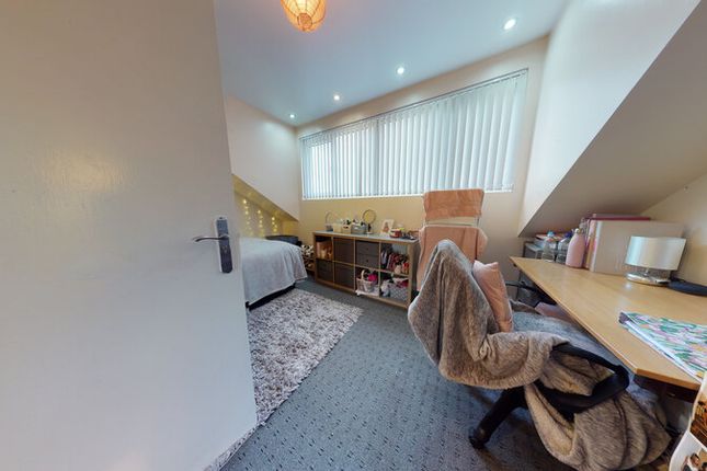 Ebor Place Hyde Park, Leeds photo 3