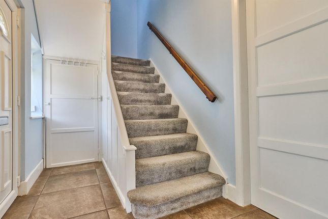 24, Featherston Drive, Burbage photo 2