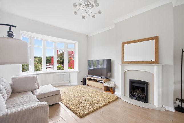 61, Windsor Drive, Chesterfield photo 2