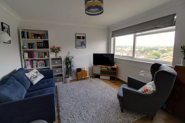 8, Valley Fields Crescent, Enfield photo 2