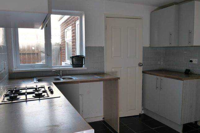6, Ferndale Avenue, Hull photo 4