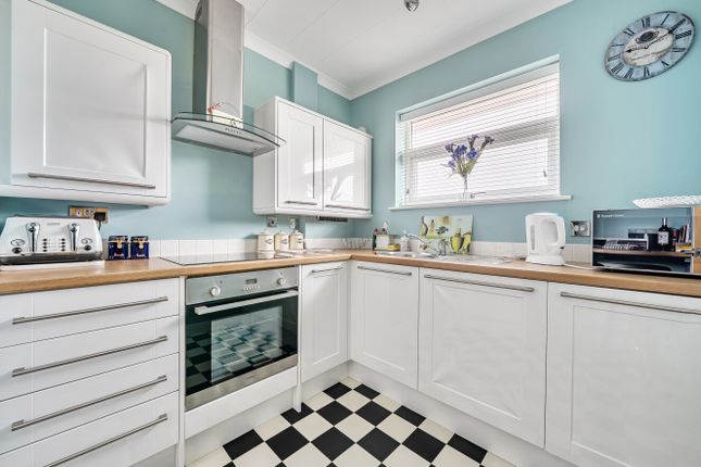 Flat 5, Raleigh Court 1A,, Raleigh Road, Devon photo 4