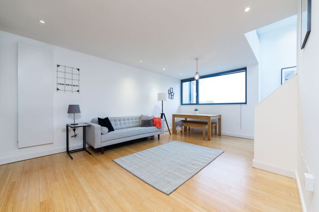 Flat 39, Soda Studios, London photo 4