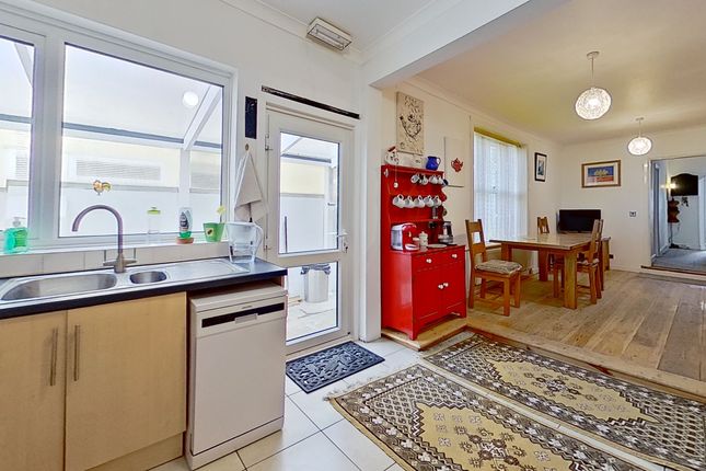 30, North Denes Road, Great Yarmouth photo 2