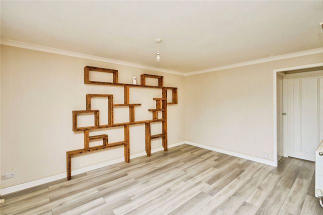 123, Gurnard Pines, Cowes photo 4