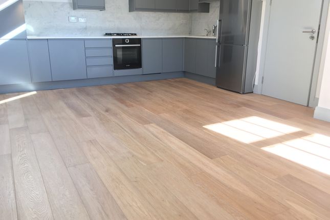 Thumbnail Flat to rent in Very Near Blakesley Avenue Area, Ealing Broadway Haven Green West