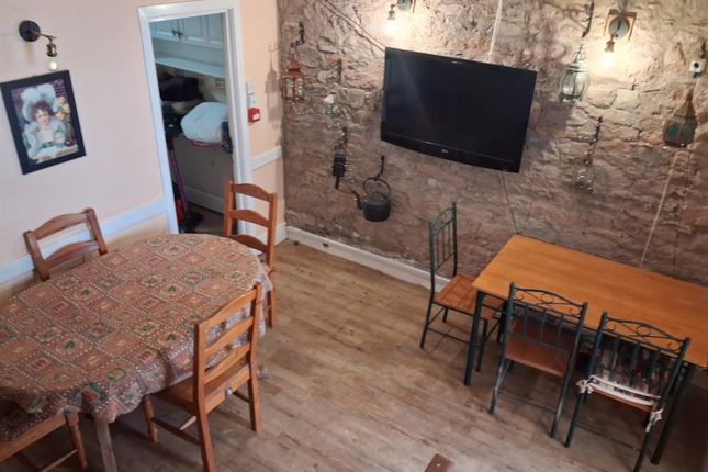 Room One, 4 Clifton Grove, Old Torwood Road, Torquay photo 4