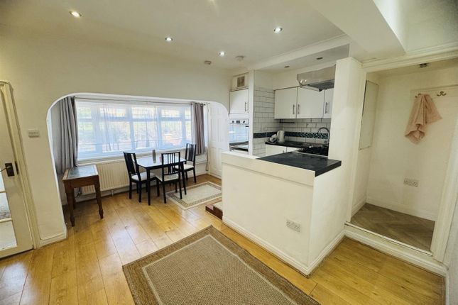 12A, Wyndham Crescent, Hounslow photo 2