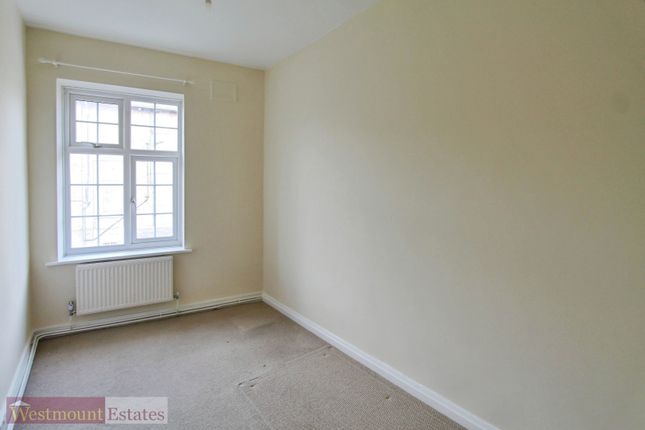 14a, Stratheden Parade, London photo 3