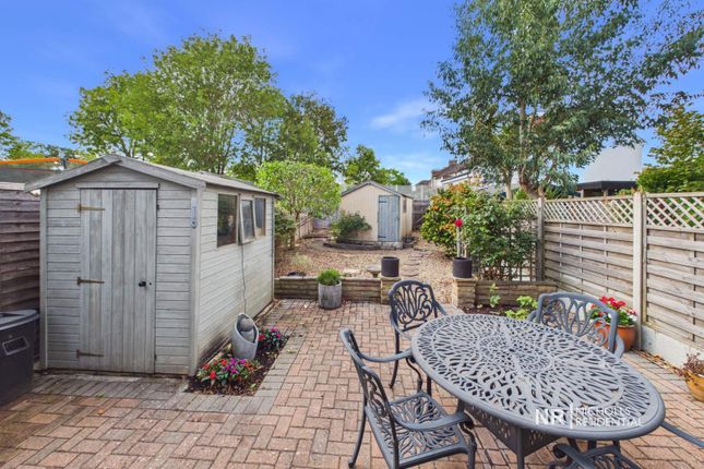 13, Green Lanes, West Ewell photo 3