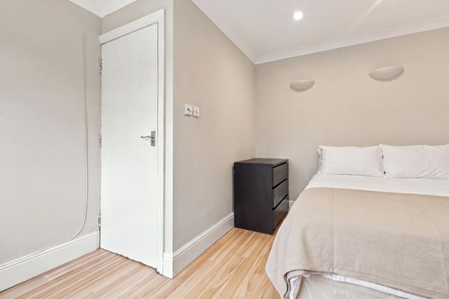 First Floor Flat, Tooting Bec Road, London SW17 8BW, London photo 4