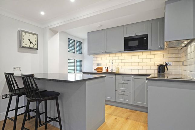 Thumbnail Flat to rent in Charlotte Place, Fitzrovia, London