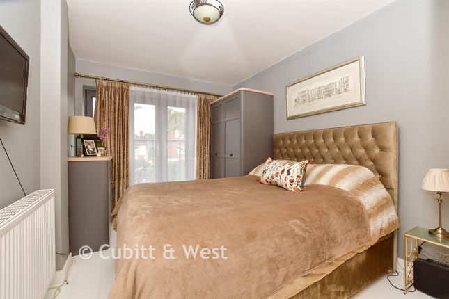 1-bed flat on 341A, London Road, Mitcham, £225,000