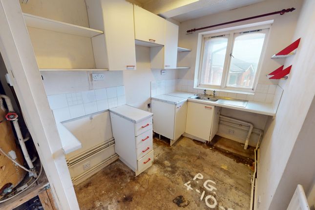 25, Regency Court, Bradford photo 3