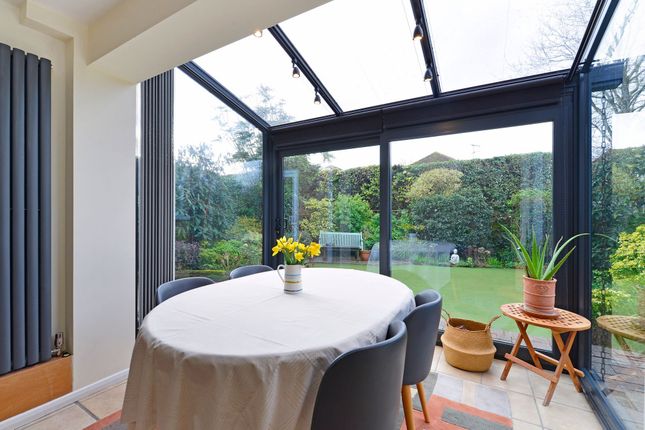 9 Napper Place, Cranleigh photo 3