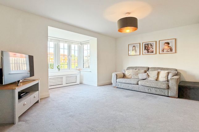 56 Forest Road, Woodley, Berkshire photo 3