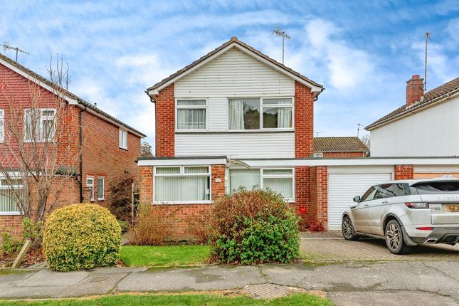 Thumbnail Detached house for sale in Knowle Drive, Copthorne, Crawley