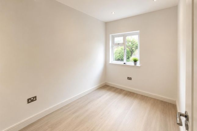 6, Gainsborough Road, Woodford Green photo 3