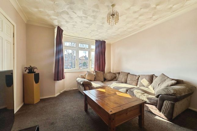 28, Lawnswood Rise, Wolverhampton photo 3