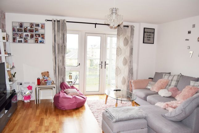 Flat 61, Windsor Court, 3 Pennyroyal Drive, WEST DRAYTON photo 4