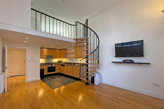 6 Ewell Grove Court, Epsom photo 3