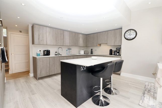 18, Gables Avenue, Borehamwood photo 4
