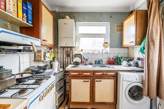 15, Johnsdale, Oxted photo 2