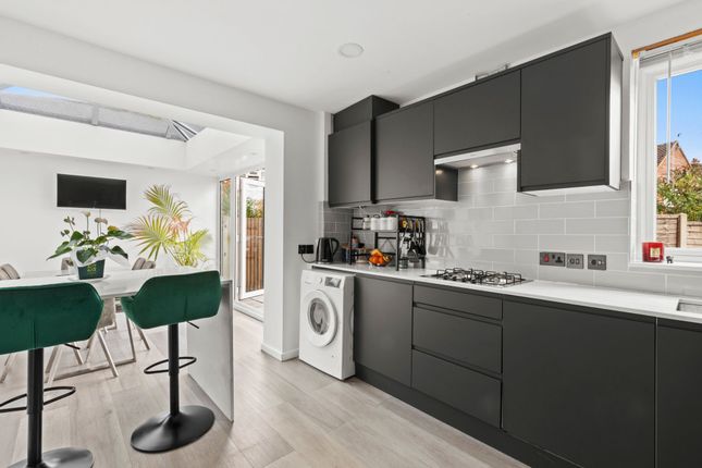 1 Meadow Lane, Beaconsfield photo 4