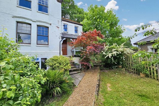 Flat to rent in Lower Street, Haslemere