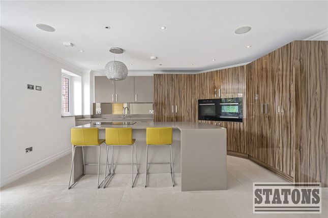 The Mahogany Suite, 5 Bayview House, 20, Uplands Park Road, Enfield photo 3