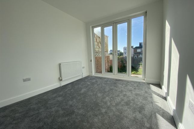 3, Wakemans Hill Avenue, London photo 4