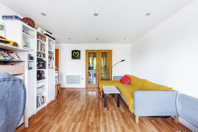9 Dorey House, High Street, Brentford photo 4