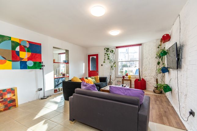 Basement Flat, 27, Clarence Square, Brighton photo 2