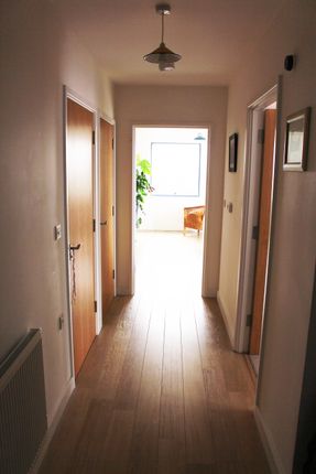 Flat to rent in Ardwell Road, London