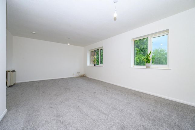 Flat 12, Burley House, Queens Drive, Abbots Langley photo 3