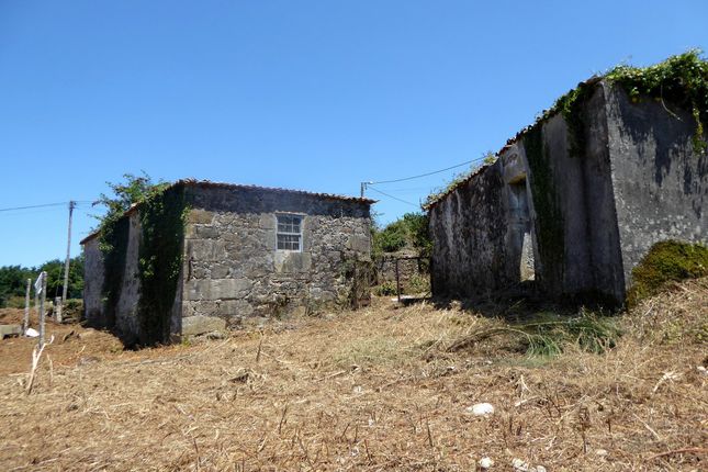 Farmhouse for sale in P674, House In Ruins And Land To Recover, Portugal