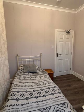 Room 5, 113 Corporation Road, Darlington photo 2