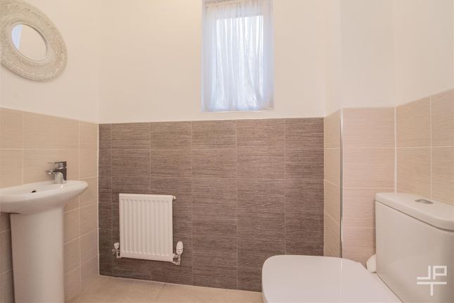 Farm Croft Drive, Warrington photo 4