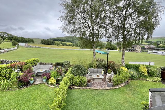 55, Manor Park Road, Glossop photo 2